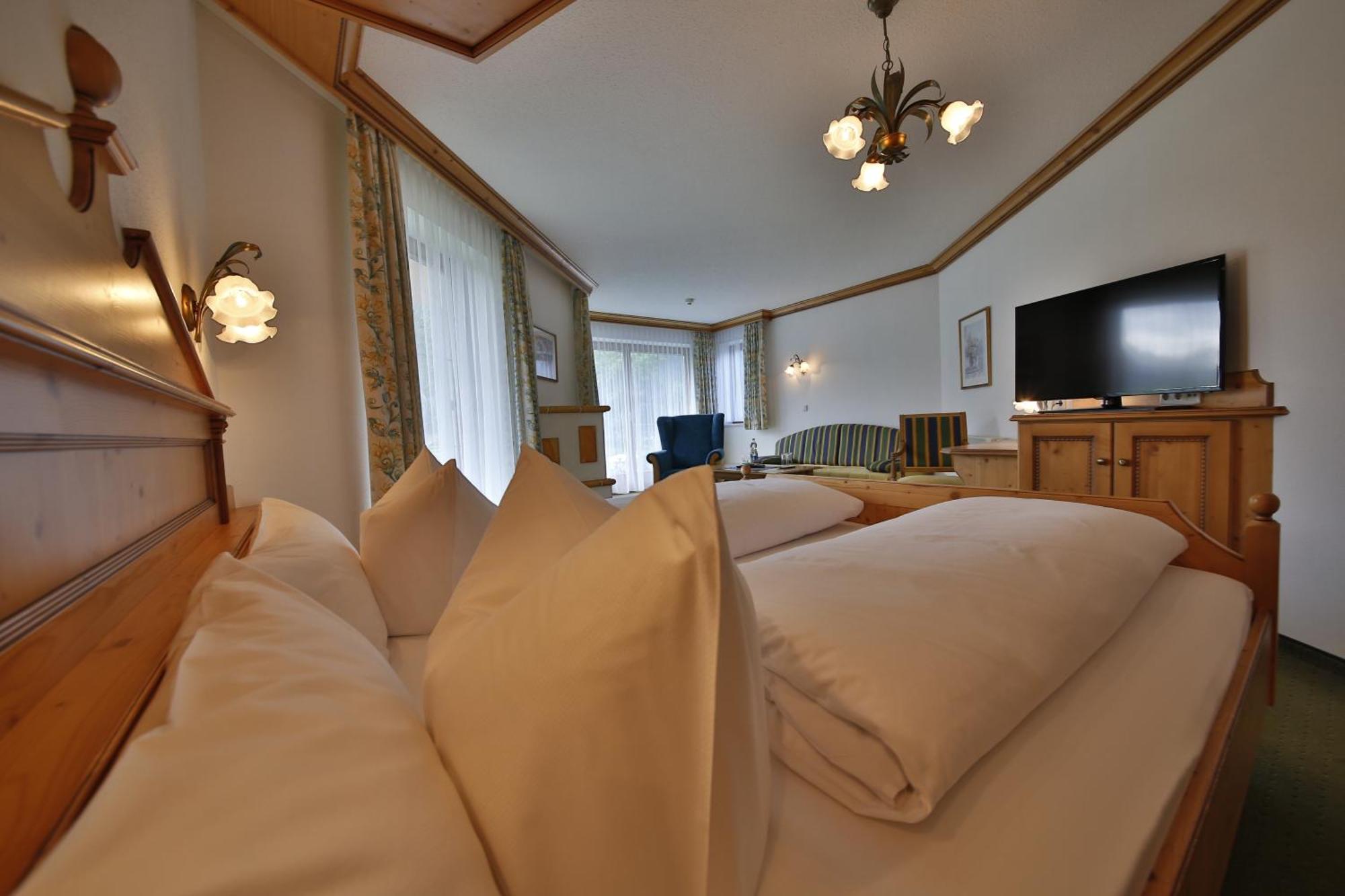 Romantik Resort & Spa Der Laterndl Hof Haldensee Room photo